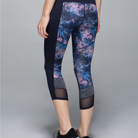 Authentic Lululemon Athletica Capris, Size 6, Excellent Condition - Picture 1 of 7